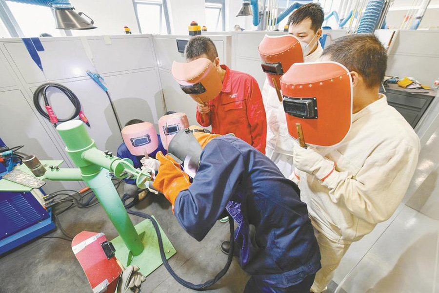 西安哪里學電焊技術比較好？電焊技術主要學什么，操作證好考嗎？
