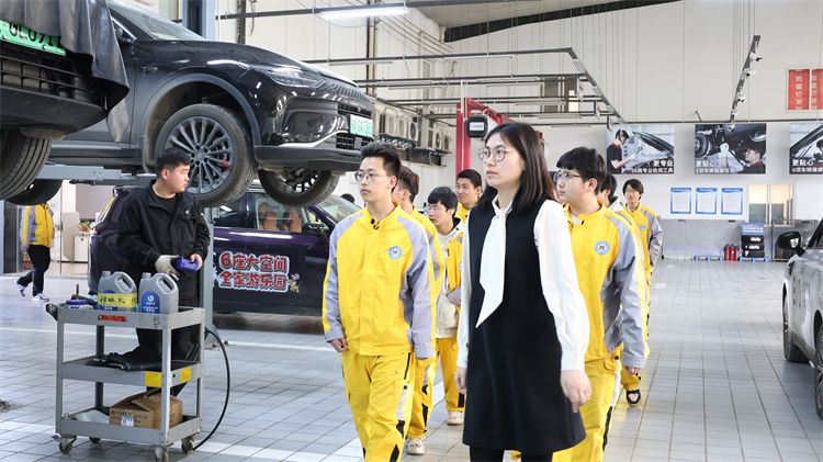 走進零跑汽車，解鎖職業新視野——西安萬通汽車學校學子開展企業研學活動