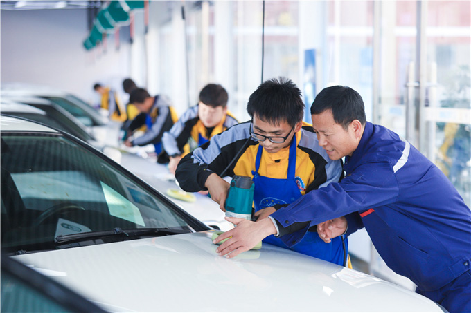 想開汽車美容店，去哪里學(xué)專業(yè)技術(shù)？