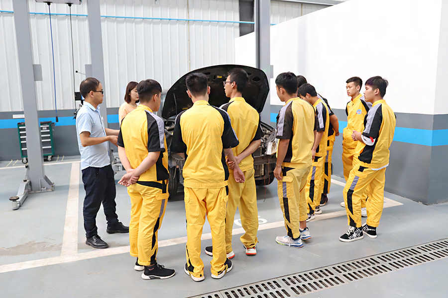 萬通學子比亞迪、現代汽車公司學習參觀3