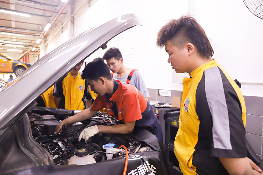 萬通學子領克、吉利汽車公司技術體驗營10