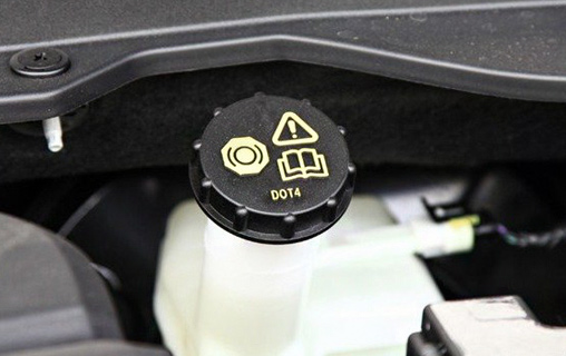 剎車油使用多長時間更換，dot3和dot4有什么區(qū)別