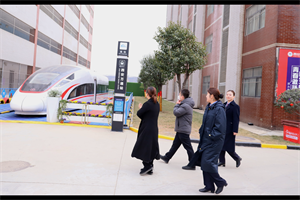 深化校企合作 實現共贏發展 ——西安北客站姜隊長一行到我?？疾旖涣? width=