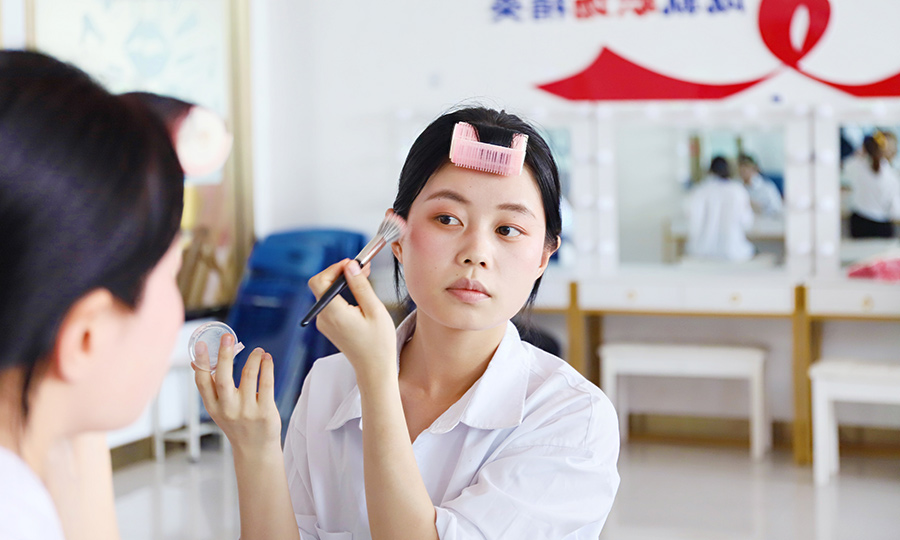 妝飾青春，點(diǎn)亮職場之彩妝大賽4