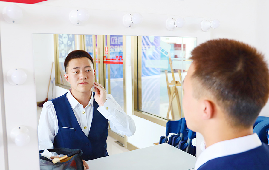 妝飾青春，點(diǎn)亮職場之彩妝大賽7