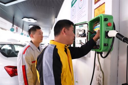 新能源汽車產銷一路狂飆，行業前景更廣闊！
